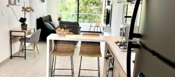 Modern 301 apartment w/AC + Parking