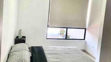 2 bedrooms, desk, iron/ironing board, WiFi