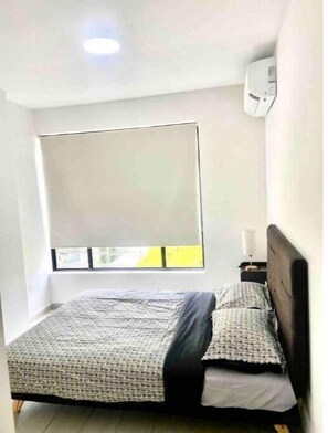 2 slaapkamers, een bureau, een strijkplank/strijkijzer, wifi