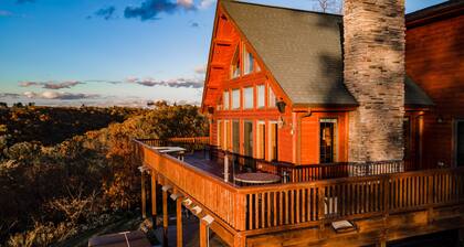 River View Lodge, Sunset Views Over Mississippi River w/ Hot Tub