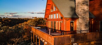 River View Lodge, Sunset Views Over Mississippi River w/ Hot Tub