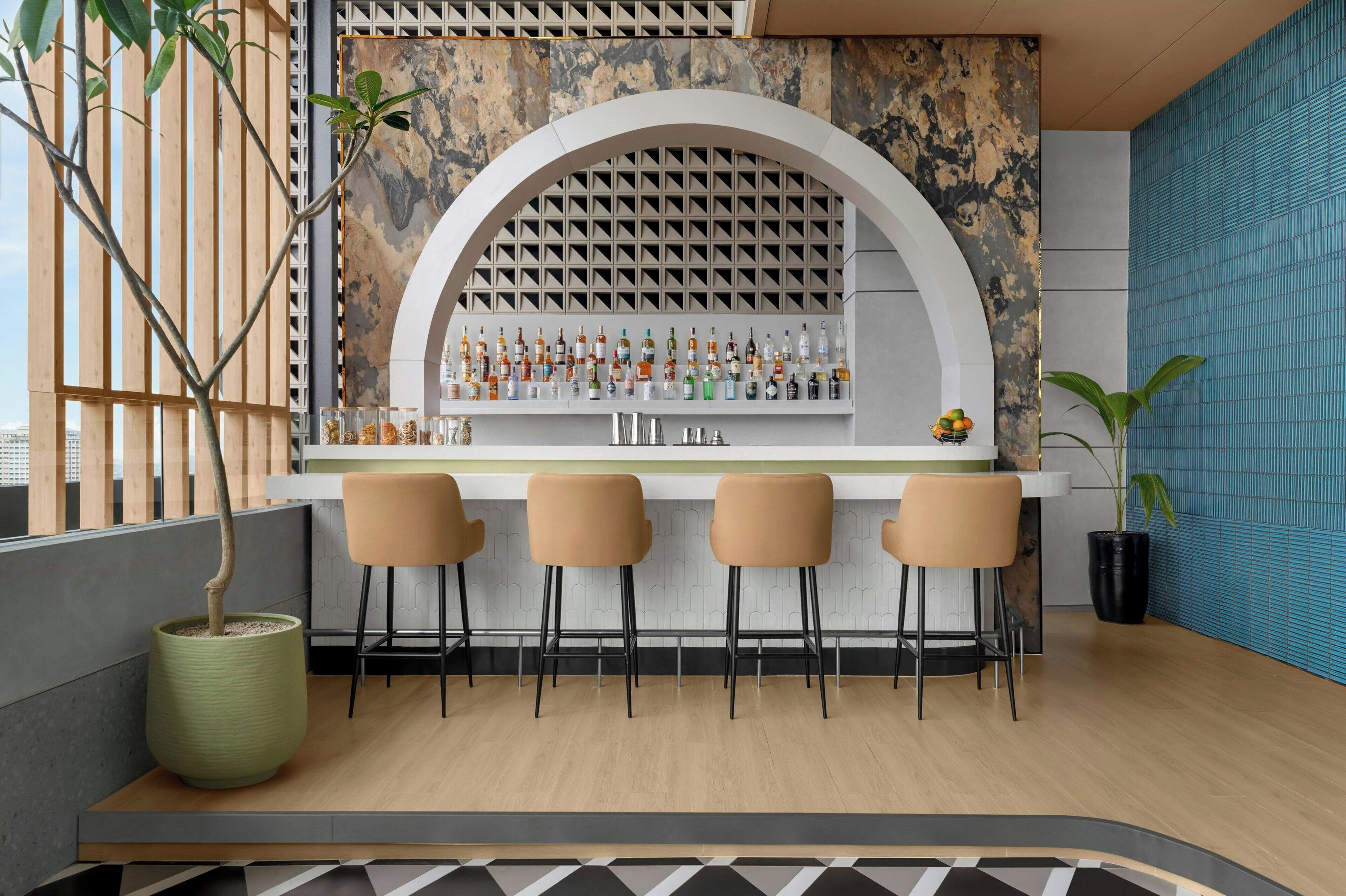 Bar (trong khuôn viên)
