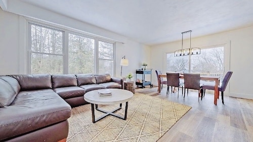 Charming, spacious, serene house in the heart of Kawartha Lakes