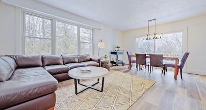 Charming, spacious, serene house in the heart of Kawartha Lakes