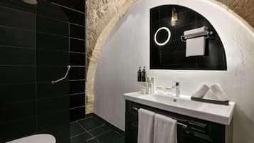 Room, 2 Twin Beds (Via Tarsus Room) | Bathroom | Eco-friendly toiletries