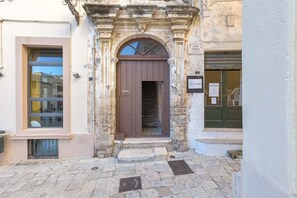 Exterior detail - Casa di Nonno Totò by BarbarHouse (Manduria)