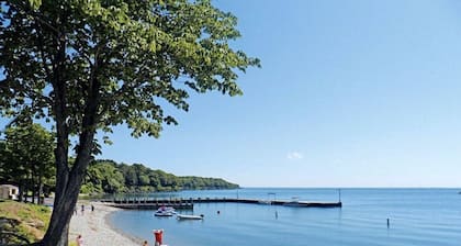 Great Location ONLY 5 Blocks to Beach