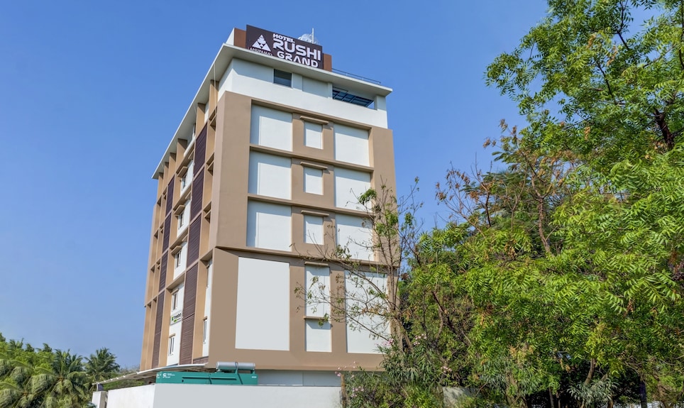 Treebo Rushi Grand