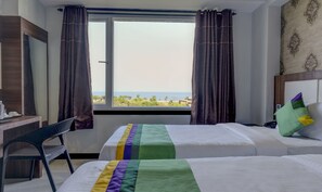 Rom – standard | Skrivebord og strykejern/-brett