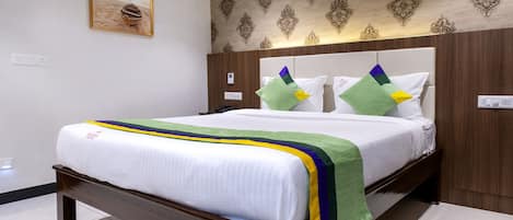 Standard Room | Desk, iron/ironing board