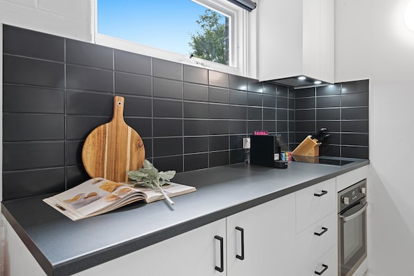 Micro-ondes, four, plaque de cuisson, lave-vaisselle