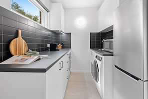 Micro-ondes, four, plaque de cuisson, lave-vaisselle