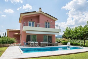 Outdoor pool - Altrosa Villa with Private Pool (Trifylia)