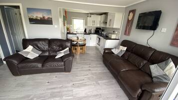 TV connectée, jeux vidéo, lecteur de DVD, livres