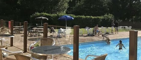 Piscina all'aperto, una piscina riscaldata