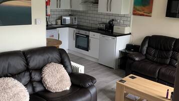 TV connectée, jeux vidéo, lecteur de DVD, livres