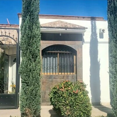 House with magnificent location in col. Scally, close to everything!!!