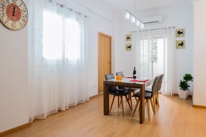 Dining - Comfortable Apartment in La Marina de Valencia (València)