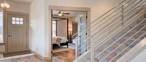 3 bedrooms, desk, iron/ironing board, travel cot