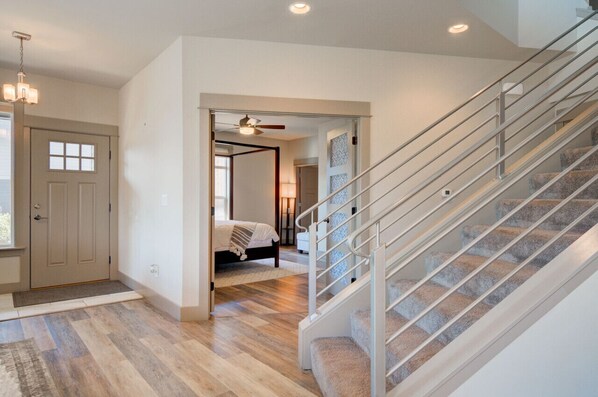 3 Schlafzimmer, Schreibtisch, Bügeleisen/Bügelbrett, Reisekinderbett