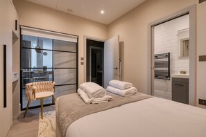 2 soveværelser, skrivebord, strygejern/strygebræt, internetforbindelse