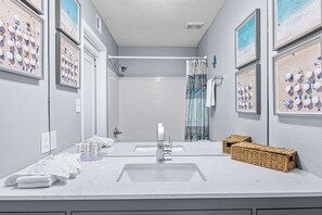 Towels - Sea Cabins 9B - Heated Community Pool, Private Beach Access, Bikes Included! (Miramar Beach)