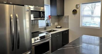 Modern Ranch near Knapp Center, Stadium, Downtown