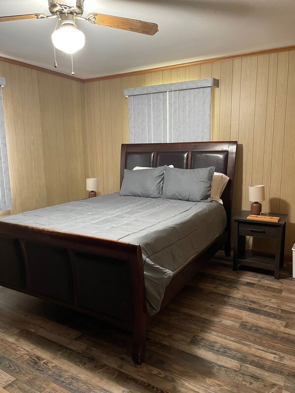 4 عدّة غرف نوم ومكواة/لوح كي وواي فاي مجانًا وملاءات أسرّة