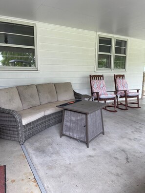 المنطقة المحيطة بالمنشأة