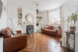 Basic-hus - flere senge | Opholdsområde | Tv, pejs