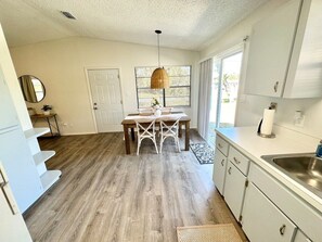 Fridge, microwave, oven, stovetop - NEW*Updated Cozy cottage 10 min from the beach! (Englewood)