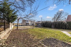 Property grounds - 1879 Updated Home on Frederick Street (Hagerstown)