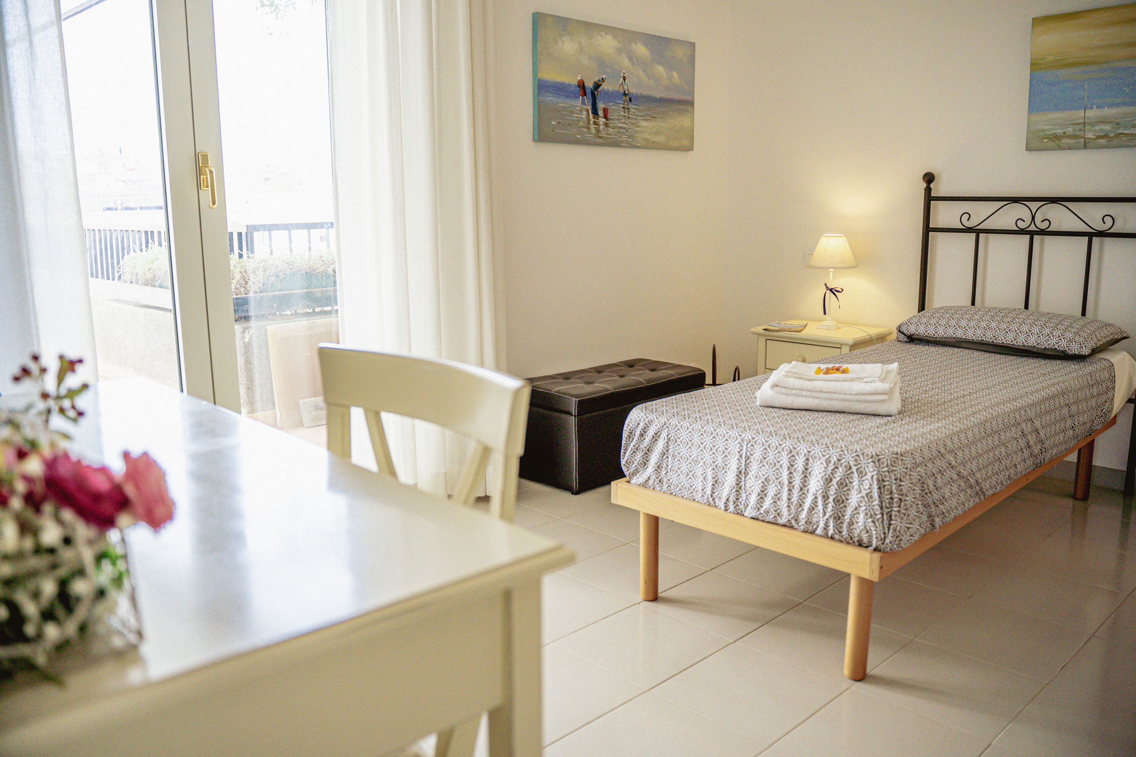 Panoramic Room | Minibar, desk, laptop workspace, blackout drapes