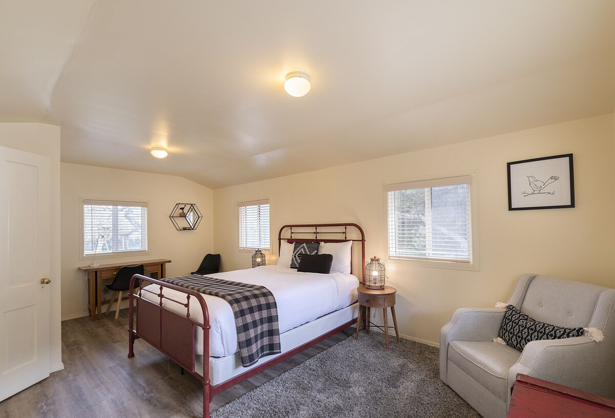 Photo 2 of Cozy home, full kitchen for two!