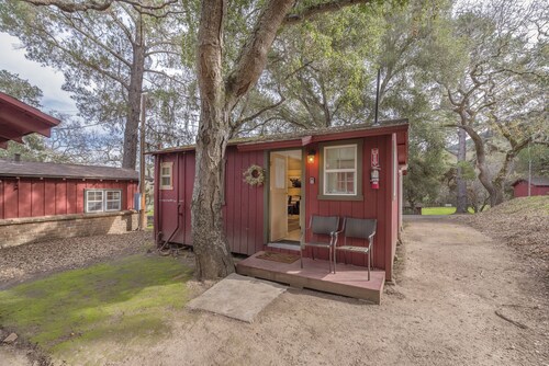 Cozy home, full kitchen for two!