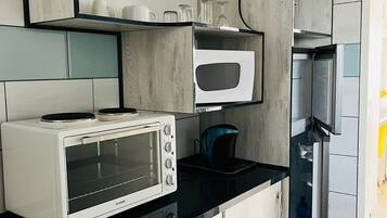 Honeymoon Double or Twin Room, 1 Double Bed, Non Smoking, Park View | Private kitchen | Fridge, microwave, oven, stovetop