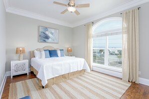 6 bedrooms, iron/ironing board, WiFi, bed sheets