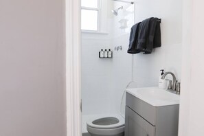 Shower - Micro Motel 1 Bed! Su (Nashville)