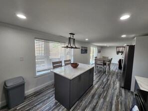 Dining - Lake Front, Family fun- Sleeps 8, Newly modern remodeled 3bed/2bath private dock (Creal Springs)