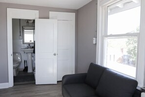 TV - Micro Motel 1 Bed! Su (Nashville)