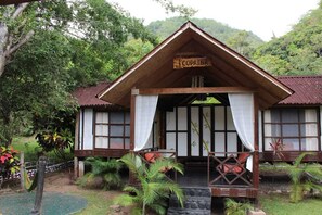 Mặt tiền nơi lưu trú