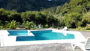 2 piscinas externas
