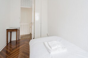 3 Schlafzimmer, Schreibtisch, Internetzugang, Bettwäsche