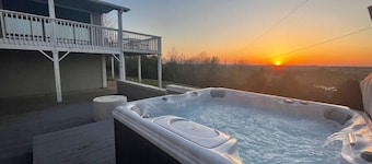 Best view in Fayetteville - Hot tub (Sleeps 4)