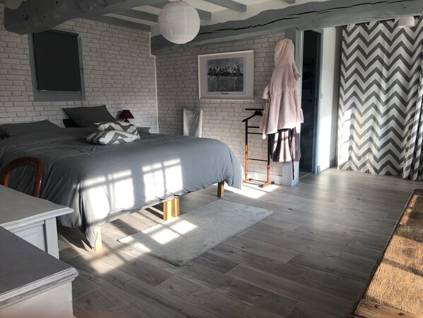 3 chambres, bureau, fer et planche à repasser, Wi-Fi gratuit