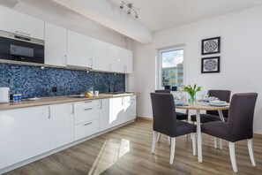 Microwave, coffee/tea maker, cookware/dishes/utensils - Apartment Center of Kołobrzeg by Renters (Kolobrzeg)