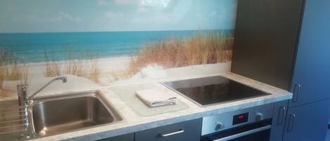 Réfrigérateur, micro-ondes, four, lave-vaisselle