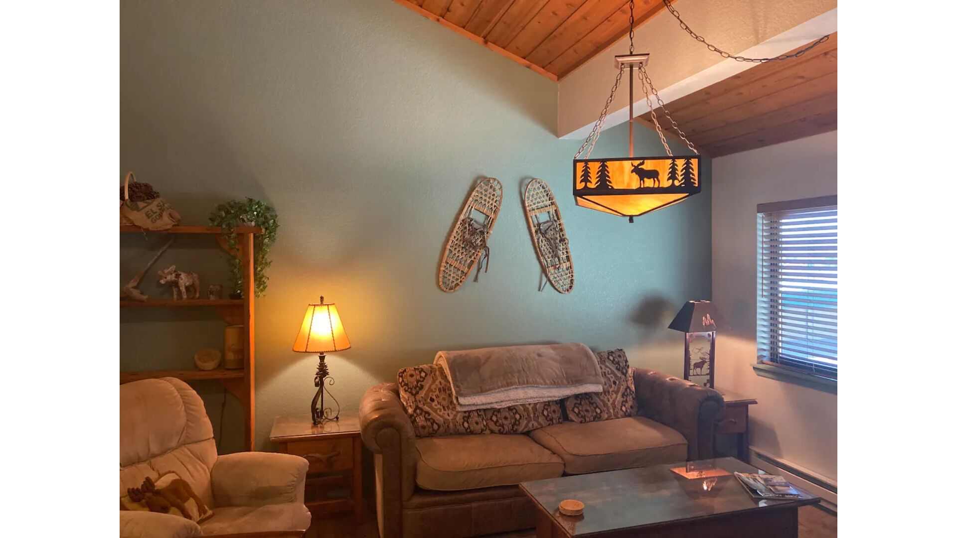 Charming 2-bedroom/bath condo close to downtown.