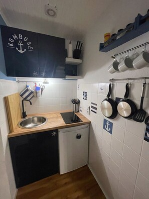 Fridge, stovetop, toaster