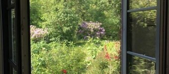 Vacation home with natural garden